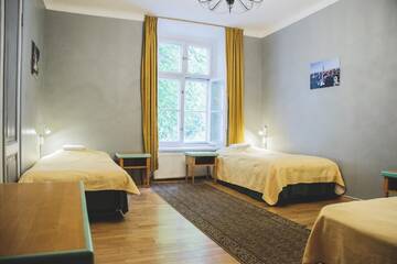 Фото номера Трехместный номер с общей ванной комнатой Хостелы 16eur - Old Town Munkenhof г. Таллин 3