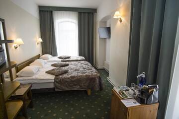 Фото номера Стандартный трехместный номер Отель Hotel St. Barbara г. Таллин 2