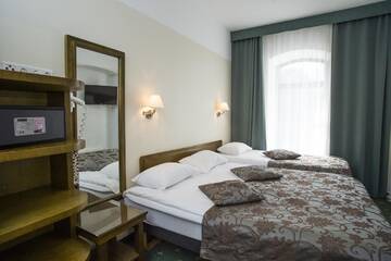 Фото номера Стандартный трехместный номер Отель Hotel St. Barbara г. Таллин 3