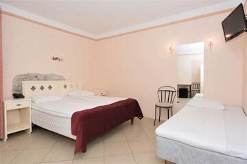 Фото номера Трехместный номер на цокольном этаже Отель Rija Old Town Hotel г. Таллин 3