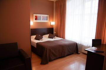 Фото номера Трехместный номер с видом на улицу Отель City Hotel Tallinn by Unique Hotels г. Таллин 3