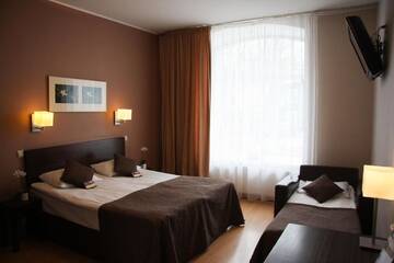 Фото номера Трехместный номер, вид на сад Отель City Hotel Tallinn by Unique Hotels г. Таллин 4