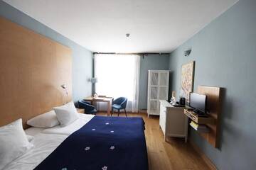 Фото номера Улучшенный двухместный номер с 1 кроватью Отель The Three Sisters Boutique Hotel г. Таллин 9