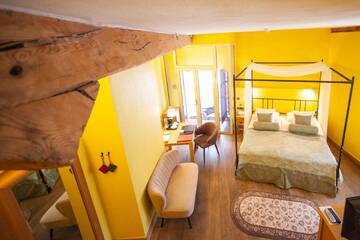 Фото номера Двухместный номер Делюкс с 1 кроватью Отель The Three Sisters Boutique Hotel г. Таллин 3