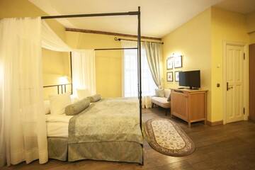 Фото номера Двухместный номер Делюкс с 1 кроватью Отель The Three Sisters Boutique Hotel г. Таллин 4