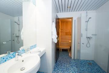 Фото номера Люкс с доступом в спа-центр Отель Tallinn Viimsi Spa &amp; Waterpark г. Таллин 5