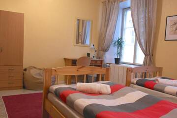 Фото номера Семейный номер (для 6 взрослых) Хостелы Zinc Old Town Hostel Tallinn г. Таллин 17