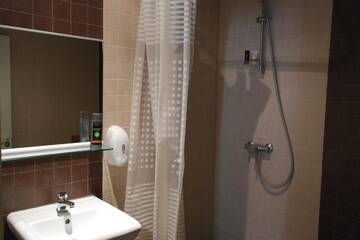 Фото номера Трехместный номер Хостелы Zinc Old Town Hostel Tallinn г. Таллин 19