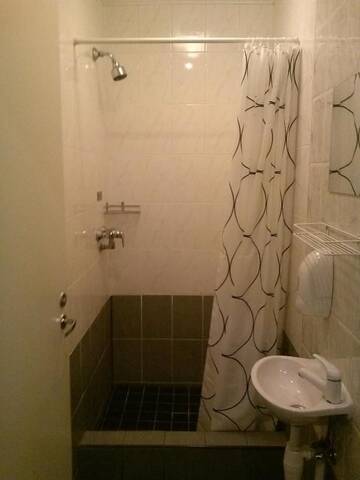 Фото номера Трехместный номер Хостелы Zinc Old Town Hostel Tallinn г. Таллин 25