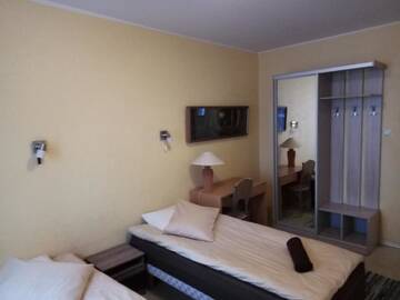 Фото номера Двухместный номер с 2 отдельными кроватями Хостелы Zinc Old Town Hostel Tallinn г. Таллин 10