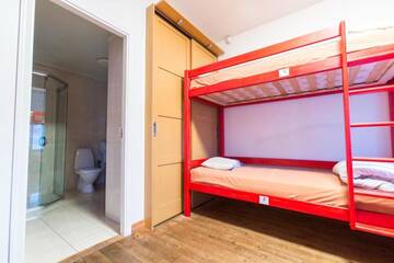 Фото номера Общий номер для 6 взрослых с ванной комнатой Хостелы Tallinn Backpackers г. Таллин 3