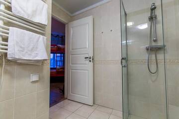 Фото номера Общий номер для 6 взрослых с ванной комнатой Хостелы Tallinn Backpackers г. Таллин 5