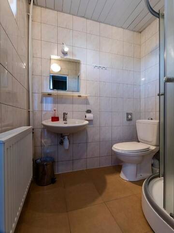 Фото номера Двухместный номер с 1 кроватью и собственным душем. Отель Humala Guest House г. Таллин 3