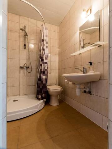 Фото номера Семейный номер с собственным душем Отель Humala Guest House г. Таллин 3