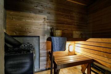 Фото номера Шале с двумя спальнями Дома для отпуска House in the City г. Таллин 43