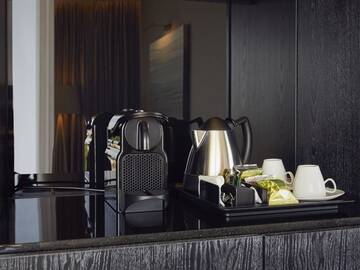 Фото номера Люкс с 1 спальней и кроватью размера «king-size» Отель Hilton Tallinn Park г. Таллин 5