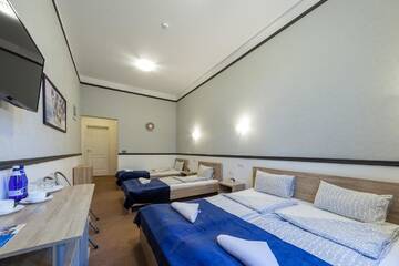 Фото номера Стандартный четырехместный номер Отель Aquamarine Hotel г. Таллин 2