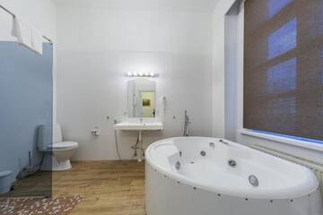 Фото номера Люкс с кроватью размера &quot;queen-size&quot; и гидромассажной ванной Отель Aquamarine Hotel г. Таллин 5