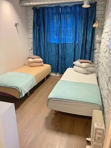 Фото номера Двухместный номер с 2 отдельными кроватями Хостелы Süda Hostel г. Таллин 7