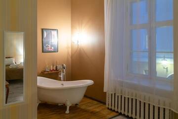 Фото номера Люкс с видом на город Отель Godart Rooms г. Таллин 13