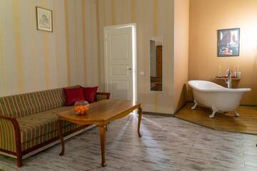 Фото номера Люкс с видом на город Отель Godart Rooms г. Таллин 12