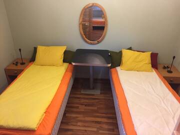 Фото номера Кровать в общем 6-местном номере для женщин Хостелы Freedom65 Hostel and Caravan г. Таллин 8