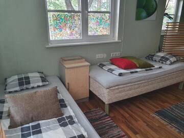 Фото номера Кровать в общем 6-местном номере для женщин Хостелы Freedom65 Hostel and Caravan г. Таллин 4