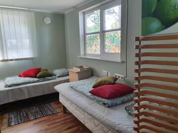 Фото номера Кровать в общем 6-местном номере для женщин Хостелы Freedom65 Hostel and Caravan г. Таллин 5
