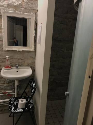 Фото номера Двухместный номер с 1 кроватью и общей ванной комнатой Хостелы Self Service Hostel Tallinn г. Таллин 9