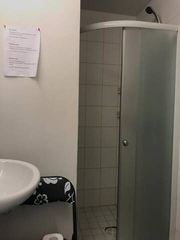 Фото номера Двухместный номер с 1 кроватью и общей ванной комнатой Хостелы Self Service Hostel Tallinn г. Таллин 16