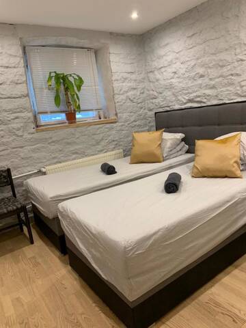 Фото номера Двухместный номер с 2 отдельными кроватями и душем Хостелы Bedroom with Bathroom Private г. Таллин 4