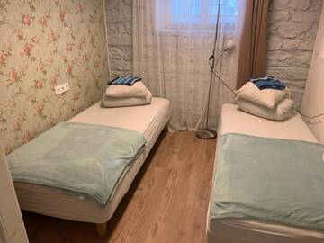Фото номера Двухместный номер с 2 отдельными кроватями Хостелы Bedroom with Bathroom Private г. Таллин 8