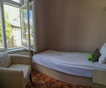 Фото номера Одноместный номер с общим душем и туалетом Хостелы Villa Kadriorg Hostel г. Таллин 2