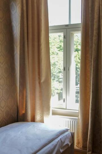 Фото номера Одноместный номер с общим душем и туалетом Хостелы Villa Kadriorg Hostel г. Таллин 8