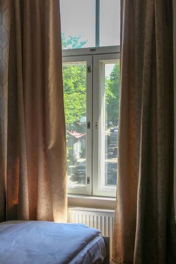Фото номера Одноместный номер с общим душем и туалетом Хостелы Villa Kadriorg Hostel г. Таллин 9