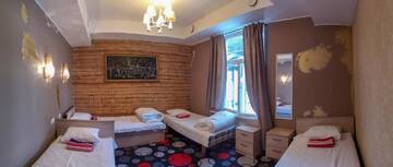 Фото номера Семейный номер с общей ванной комнатой Хостелы Villa Kadriorg Hostel г. Таллин 2